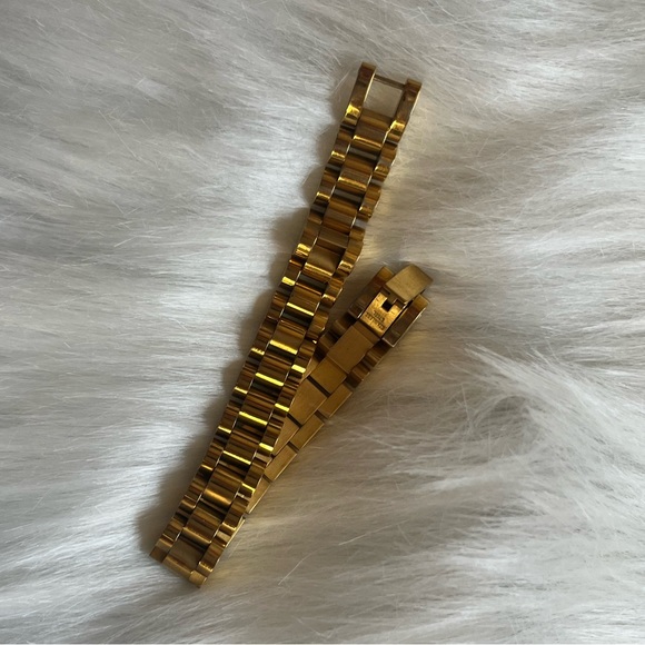 Link bracelet gold tone stainless steel new without tags. 7” - Picture 3 of 5